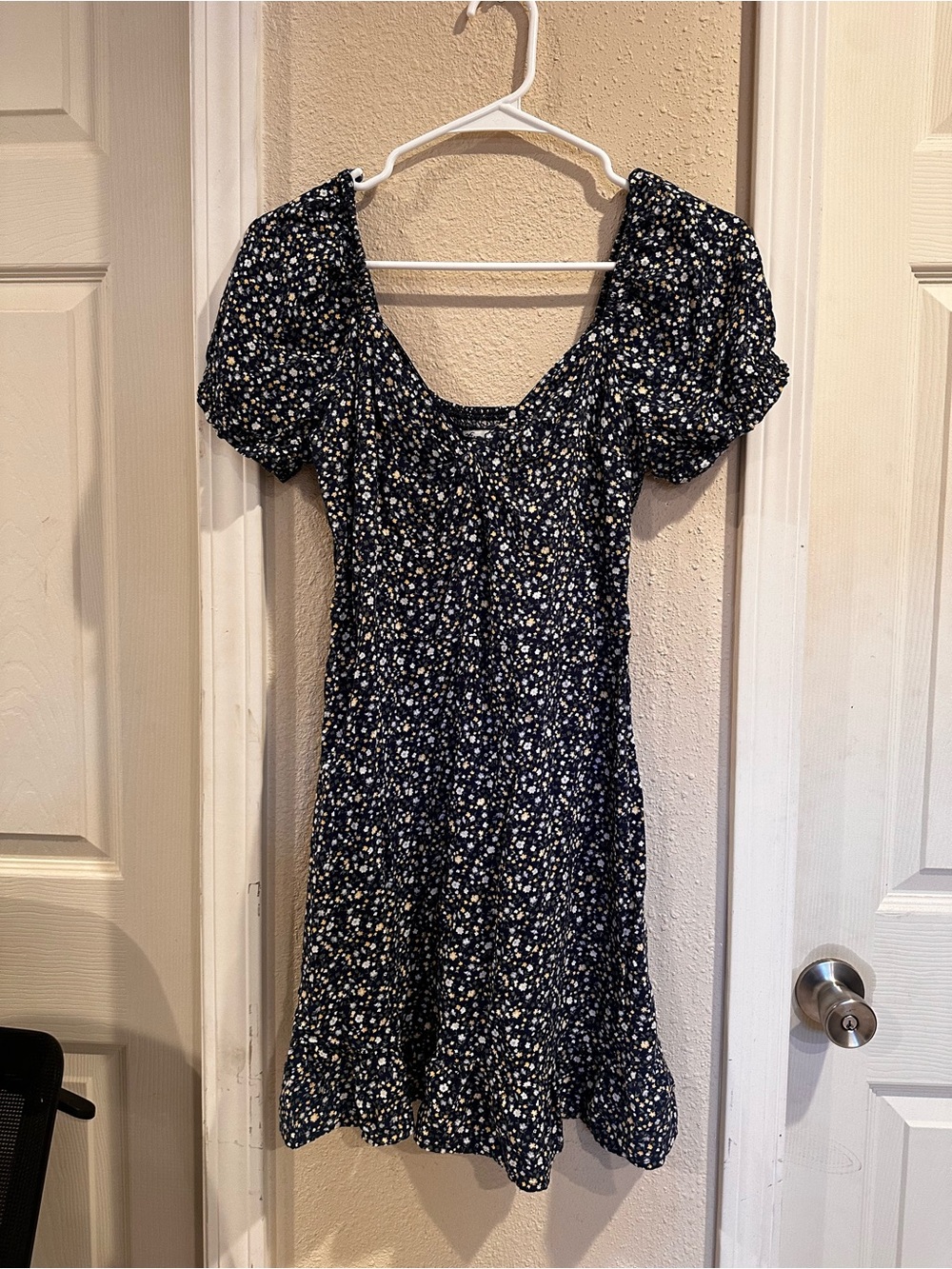 Hollister Navy Floral Puff-Sleeve Mini Dress Size medium 0486